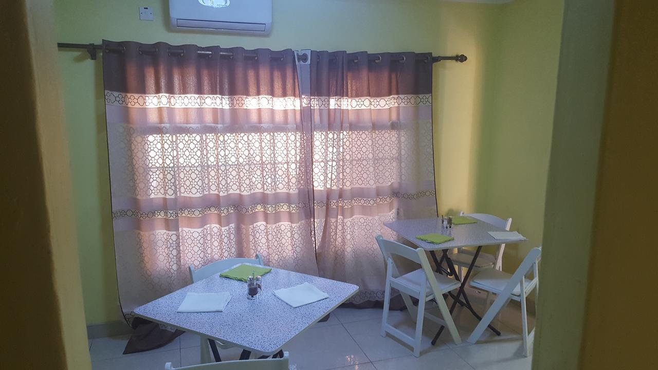 Mathlyn Guest House Francistown Exterior photo