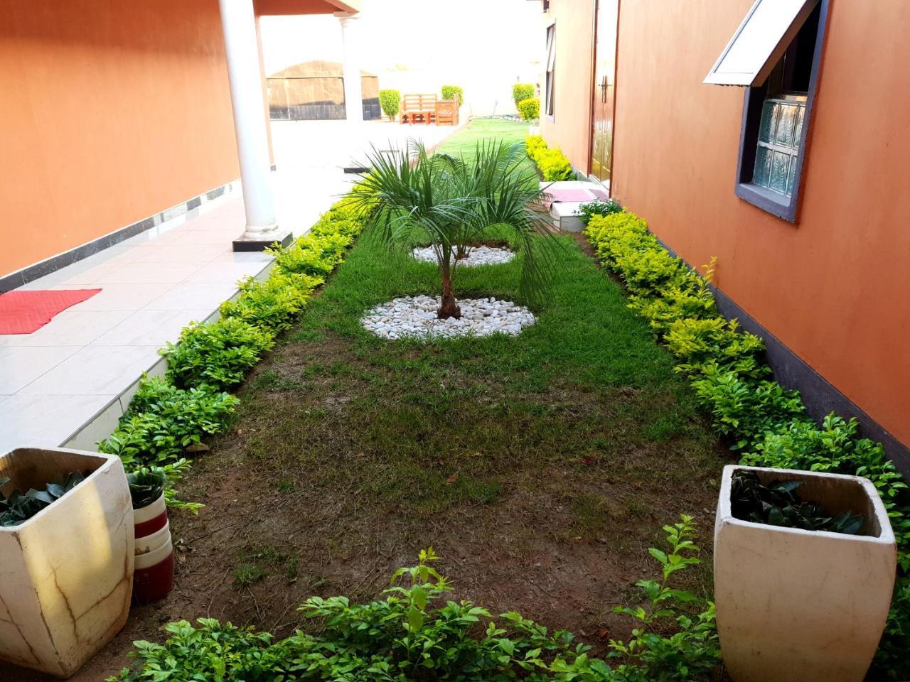 Mathlyn Guest House Francistown Exterior photo