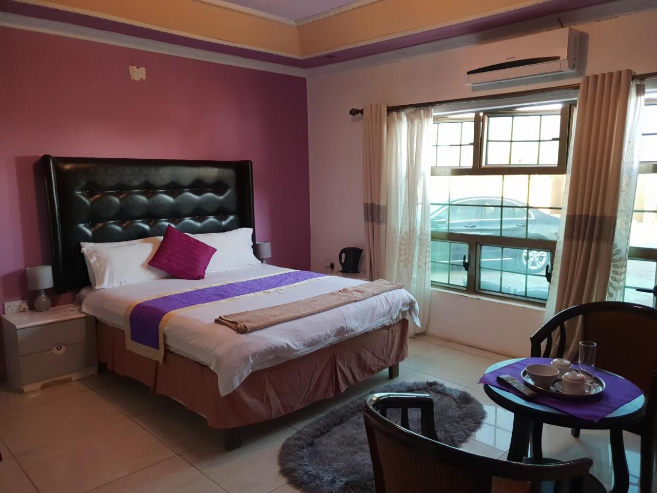 Mathlyn Guest House Francistown Exterior photo